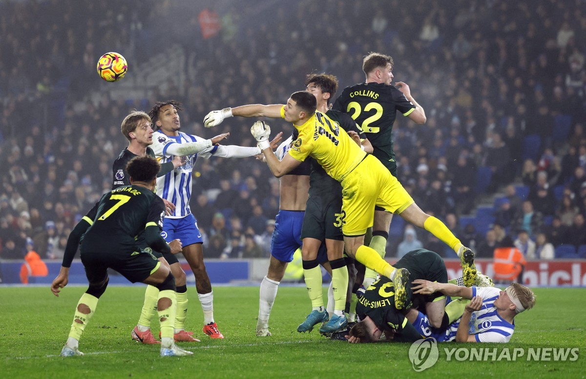 한국인 최연소·최초의 센터백…EPL 새역사 쓴 김지수